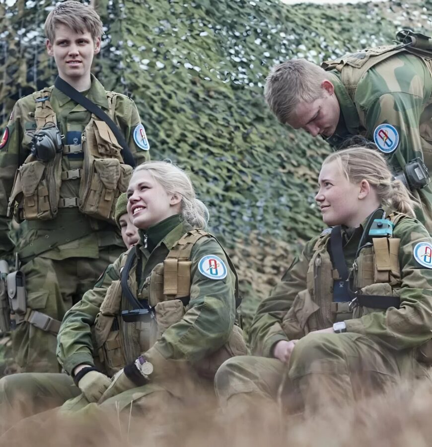 Soldaterna började skratta åt flickans ärr, tills generalen kom in och berättade den fruktansvärda sanningen